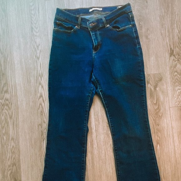Levis Dark Wash Boot Cut - Picture 7 of 10
